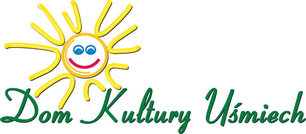 Logo Domu Kultury Uśmiech, w górnej części grafika żółtego słońca z wyrazem twarzy, niebieskie oczy i czerwony uśmiech, niżej zielony napis „Dom Kultury Uśmiech”